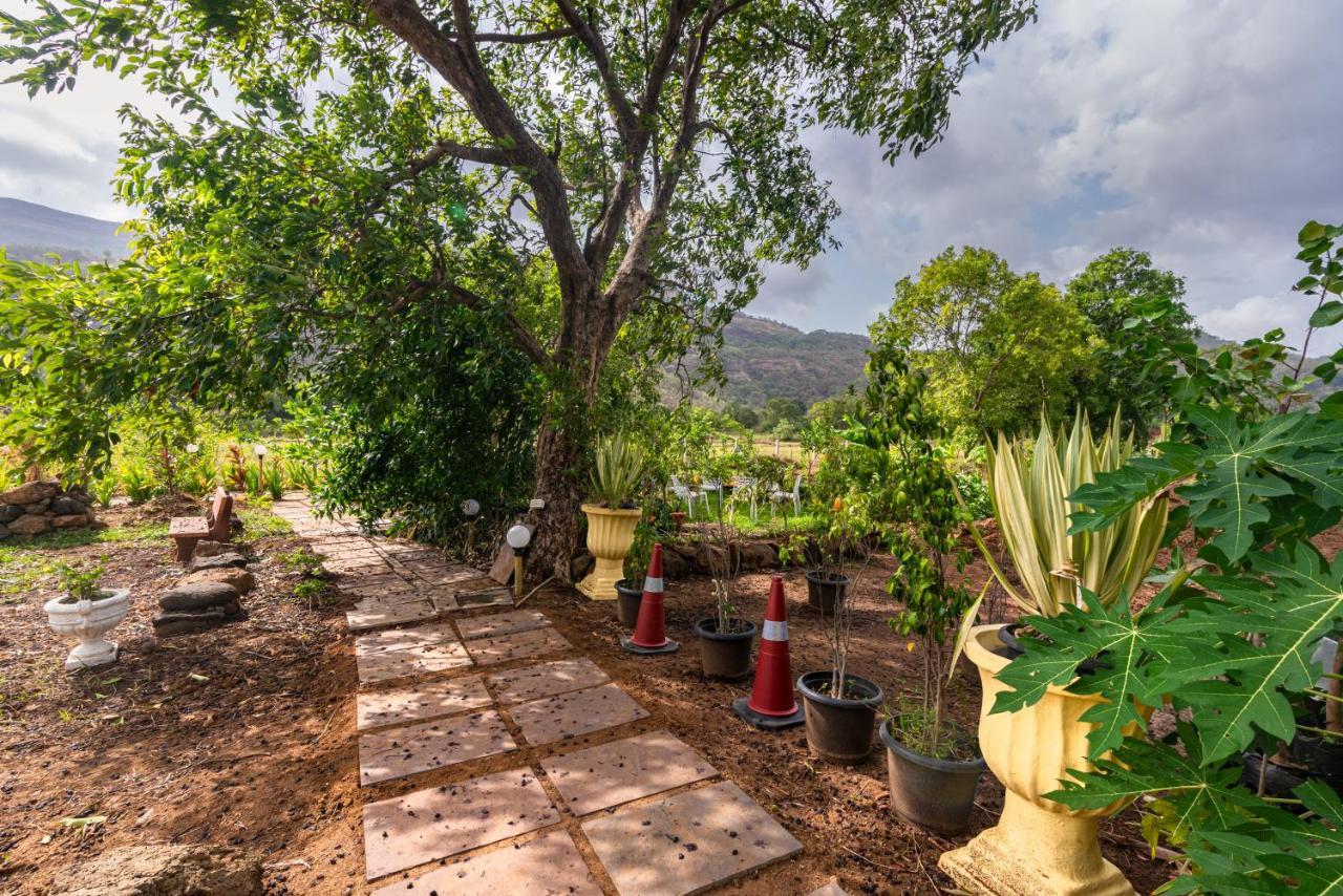 Saffronstays Vyom Farms Karjat Esterno foto